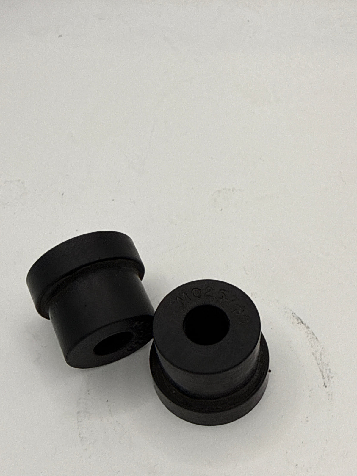 M02579