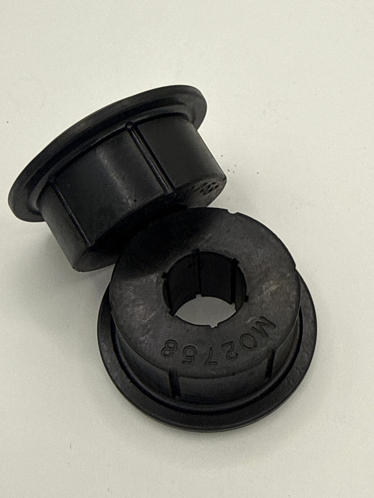 M02758